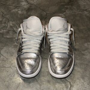 Nike silver low top air jordan Sneakers